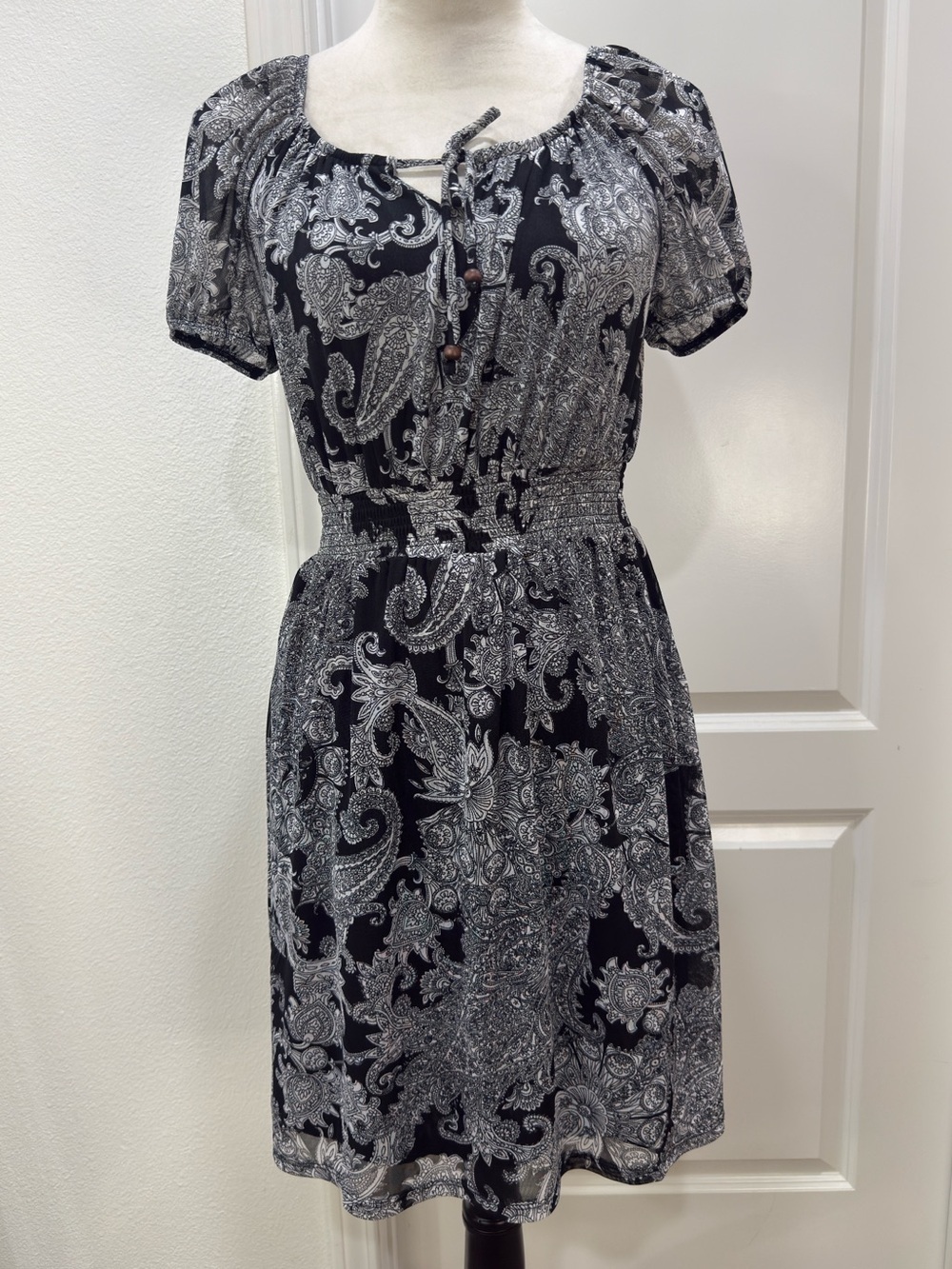 New Joie De Vivre Black & White Paisley Smocked Waist Mini Dress NWT